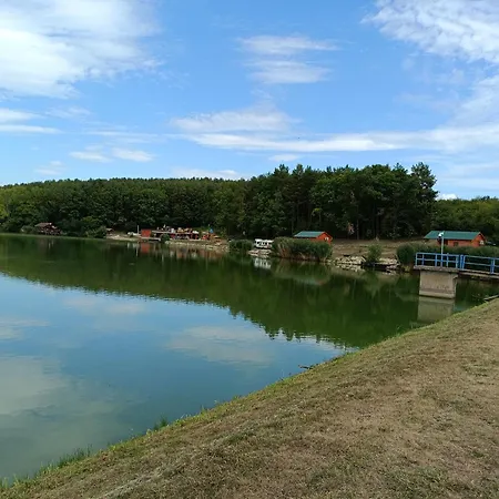 公寓 Tiszti Szallo *
